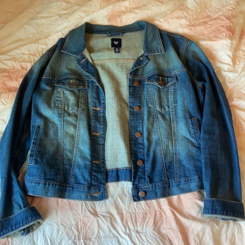 medium wash denim jacket size XL
